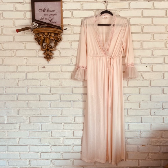 Jolie Soft Pink Lace Robe and Gown